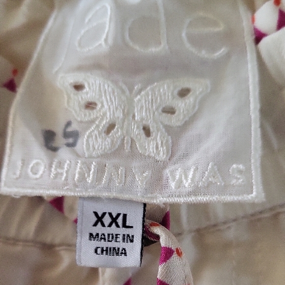 Johnny Was Cream Floral Women's Shorts - Picture 2 of 11